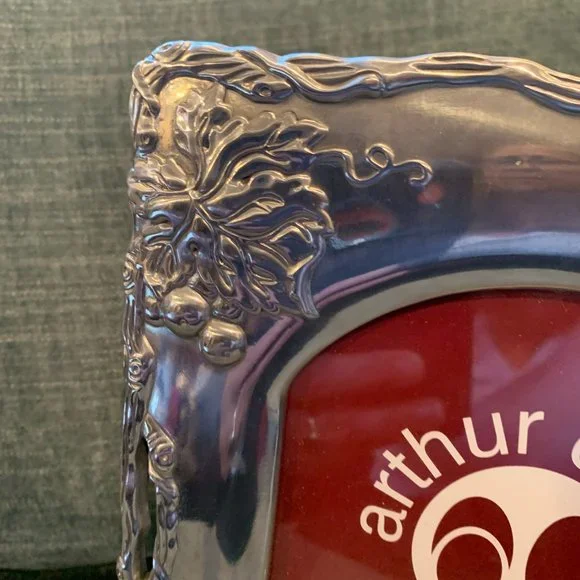 Arthur Court Aluminum Hollowware Grapes and Vines Picture Frame 5" x 7" Vintage - Picture 4 of 9